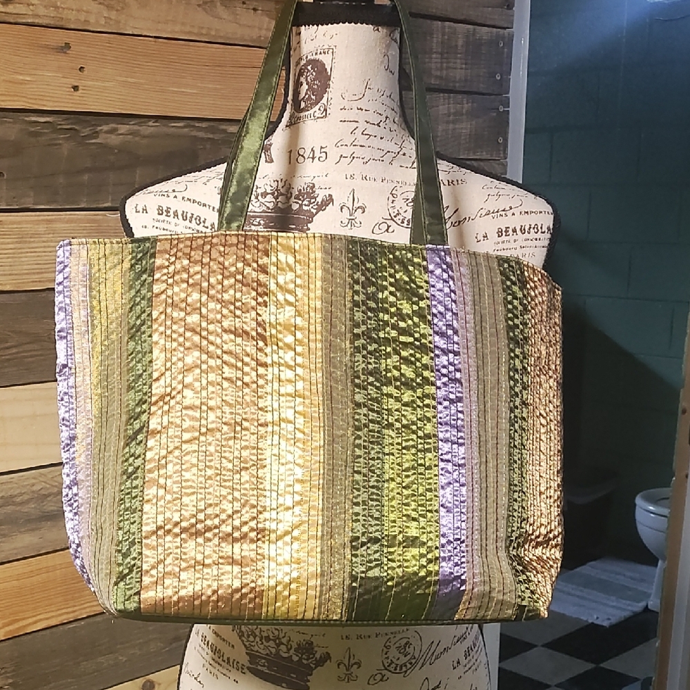Bed Bath & Beyond Green and Gold Striped Tote